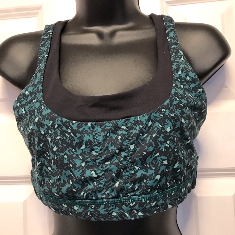 Lululemon Sports Bra ( Size 8) Color Black/Green